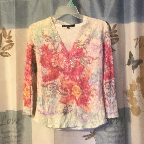 Laura Max top with Bling around the neck!❣️❣️ - Picture 5 of 5